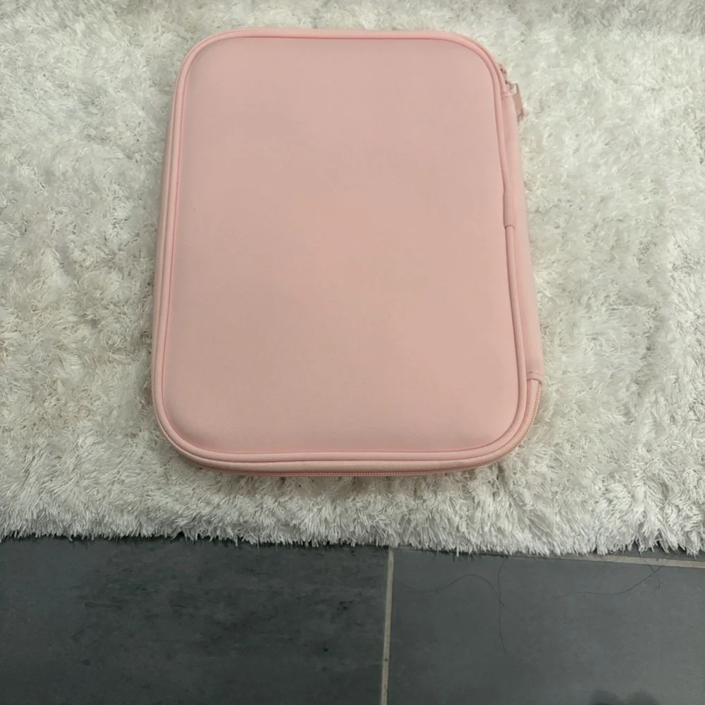 NWOT Brightroom Pink Tablet Sleeve